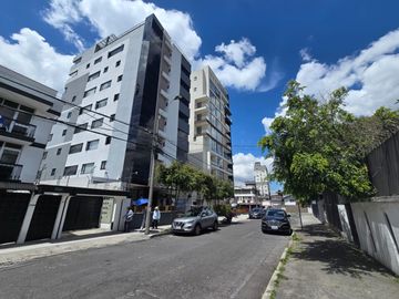 Venta Local u oficina interior en PB, calle La Razón entre el Mercurio y El Comercio, 42.26 M2 útil más un parqueadero  $69.500