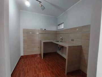 ¡Oportunidad Unica En Oquendo! Casa De 3 Pisos En Venta