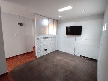 ¡Oportunidad Unica En Oquendo! Casa De 3 Pisos En Venta