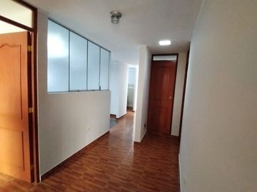 ¡Oportunidad Unica En Oquendo! Casa De 3 Pisos En Venta