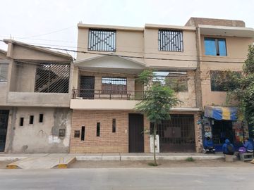 ¡Oportunidad Unica En Oquendo! Casa De 3 Pisos En Venta