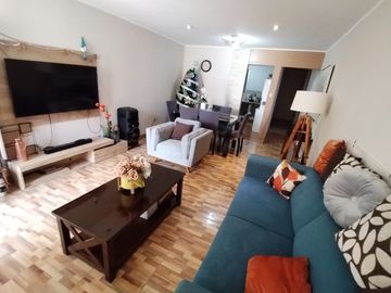 ¡Oportunidad Unica En Oquendo! Casa De 3 Pisos En Venta