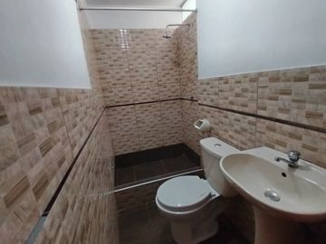 ¡Oportunidad Unica En Oquendo! Casa De 3 Pisos En Venta