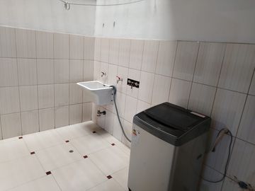 ¡Oportunidad Unica En Oquendo! Casa De 3 Pisos En Venta