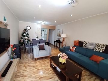 ¡Oportunidad Unica En Oquendo! Casa De 3 Pisos En Venta