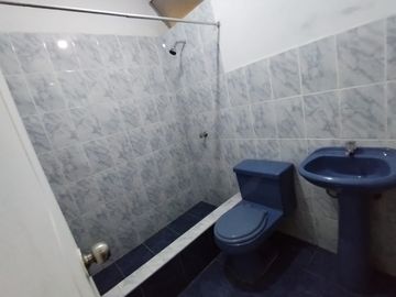 ¡Oportunidad Unica En Oquendo! Casa De 3 Pisos En Venta