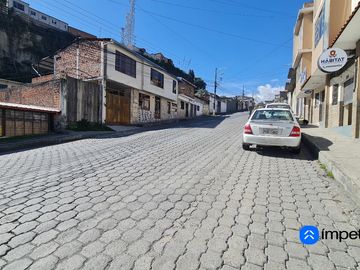 En venta casa rentera sector El Pedestal, cerca de la clínica Medilab y a pasos del centro de la ciudad.