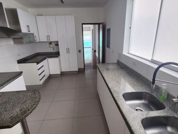 LINDO FLAT 192M2 CON VISTA PARCIAL A PARQUE - SAN BORJA