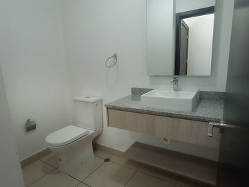 Suite de venta Republica del Salvador, edificio moderno, quinto piso, cerca a parque , centros comerciales