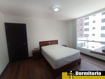 Suite de venta Republica del Salvador, edificio moderno, quinto piso, cerca a parque , centros comerciales