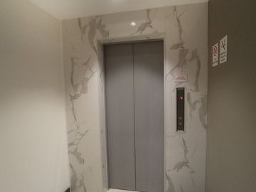 Suite de venta Republica del Salvador, edificio moderno, quinto piso, cerca a parque , centros comerciales