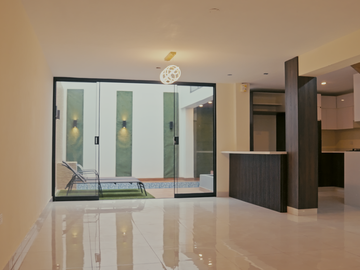 VENTA CASA MODERNA 2 PISOS URB. MOCHICA (LPADILLA)