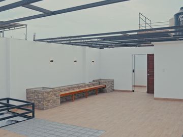 VENTA CASA MODERNA 2 PISOS URB. MOCHICA (LPADILLA)