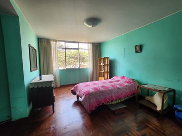 Se Vende Casa Por Remodelar En Avenida Monterrico Sur -Surco