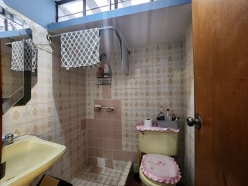 Se Vende Casa Por Remodelar En Avenida Monterrico Sur -Surco