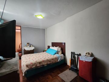 Se Vende Casa Por Remodelar En Avenida Monterrico Sur -Surco