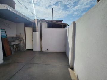 Se Vende Casa Por Remodelar En Avenida Monterrico Sur -Surco