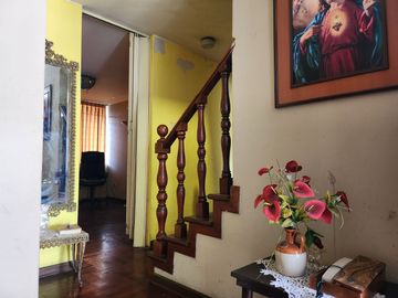 Se Vende Casa Por Remodelar En Avenida Monterrico Sur -Surco