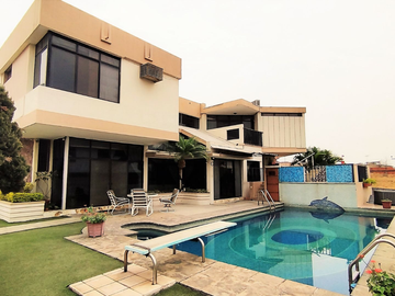 Casa en Venta en Lomas de Urdesa, Guayaquil, Ecuador