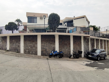 Casa en Venta en Lomas de Urdesa, Guayaquil, Ecuador