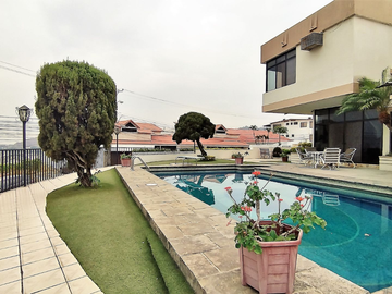 Casa en Venta en Lomas de Urdesa, Guayaquil, Ecuador
