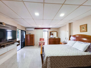 Casa en Venta en Samborondon Km 1.5, Urb Parques del Río, Ecuador