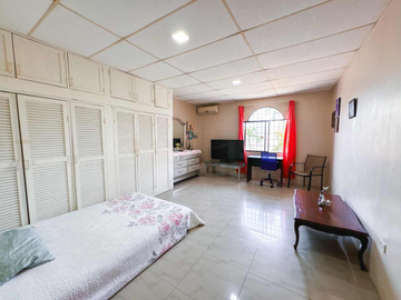 Casa en Venta en Samborondon Km 1.5, Urb Parques del Río, Ecuador