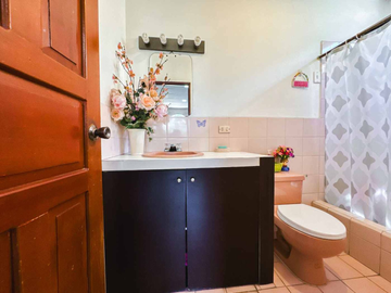 Casa en Venta en Samborondon Km 1.5, Urb Parques del Río, Ecuador