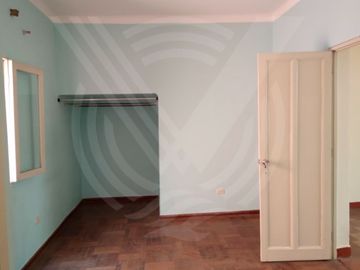 SE VENDE DEPARTAMENTO TIPO CASITA EN JESÚS MARIA. CERCA A VARIOS DISTRITOS!