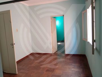 SE VENDE DEPARTAMENTO TIPO CASITA EN JESÚS MARIA. CERCA A VARIOS DISTRITOS!