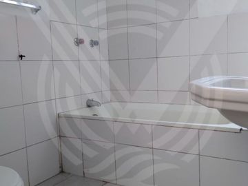 SE VENDE DEPARTAMENTO TIPO CASITA EN JESÚS MARIA. CERCA A VARIOS DISTRITOS!