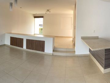 VENTA DE CASA, AMPLIA Y CON JARDIN MUY GRANDE, CONDOMINIO, CAÑADAS DEL LAGO, CORREGIDORA QUERETARO