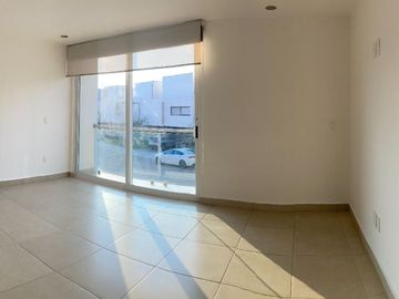 VENTA DE CASA, AMPLIA Y CON JARDIN MUY GRANDE, CONDOMINIO, CAÑADAS DEL LAGO, CORREGIDORA QUERETARO