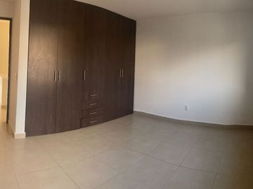 VENTA DE CASA, AMPLIA Y CON JARDIN MUY GRANDE, CONDOMINIO, CAÑADAS DEL LAGO, CORREGIDORA QUERETARO