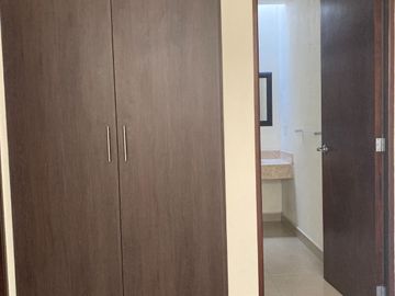 VENTA DE CASA, AMPLIA Y CON JARDIN MUY GRANDE, CONDOMINIO, CAÑADAS DEL LAGO, CORREGIDORA QUERETARO