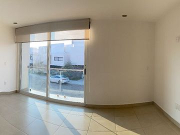 VENTA DE CASA, AMPLIA Y CON JARDIN MUY GRANDE, CONDOMINIO, CAÑADAS DEL LAGO, CORREGIDORA QUERETARO