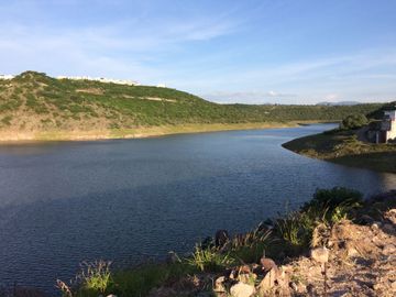 VENTA DE CASA, AMPLIA Y CON JARDIN MUY GRANDE, CONDOMINIO, CAÑADAS DEL LAGO, CORREGIDORA QUERETARO