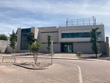 VENTA DE CASA, AMPLIA Y CON JARDIN MUY GRANDE, CONDOMINIO, CAÑADAS DEL LAGO, CORREGIDORA QUERETARO