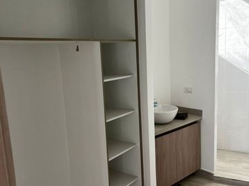 Venta de suite en Cumbayá cerca de la USFQ, Paseo San Francisco, bancos, a pocos metros de la Interoceánica.