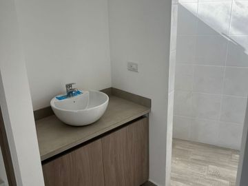 Venta de suite en Cumbayá cerca de la USFQ, Paseo San Francisco, bancos, a pocos metros de la Interoceánica.