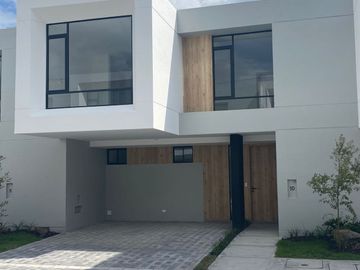Venta de casa en Tumbaco, conjunto con seguridad 24/7, cerca de la Ruta Viva, Simón Bolivar.