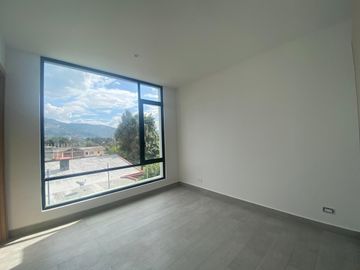 Venta de casa en Tumbaco, conjunto con seguridad 24/7, cerca de la Ruta Viva, Simón Bolivar.