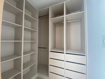 Venta de casa en Tumbaco, conjunto con seguridad 24/7, cerca de la Ruta Viva, Simón Bolivar.