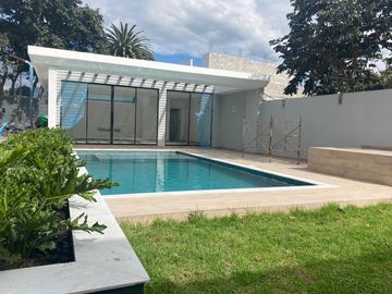 Venta de casa en Tumbaco, conjunto con seguridad 24/7, cerca de la Ruta Viva, Simón Bolivar.