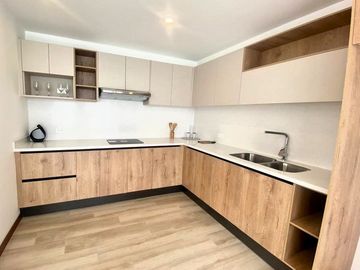 CASA CON DORMITORIO EN PB EN VENTA EN TUMBACO
