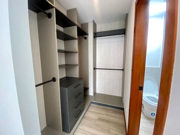 CASA CON DORMITORIO EN PB EN VENTA EN TUMBACO