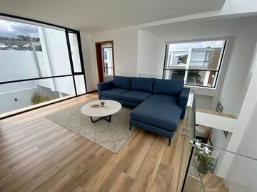 CASA CON DORMITORIO EN PB EN VENTA EN TUMBACO