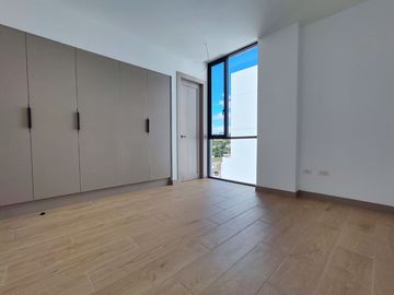 DEPARTAMENTO CON TERRAZA EN VENTA EN MIRAVALLE 4