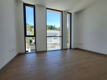 DEPARTAMENTO CON TERRAZA EN VENTA EN MIRAVALLE 4