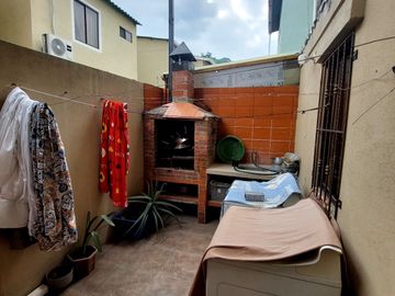 Vendo Casa en La Joya de 3 Dorm. y Garage Techado, 136 m² de Construccion.